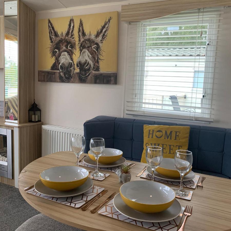 Holiday Home Breaks At Tattershall Lakes Lincoln Exteriör bild